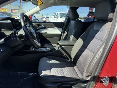Used 2025 Chevrolet Trax LT w/ LT Convenience Package FWD image 10