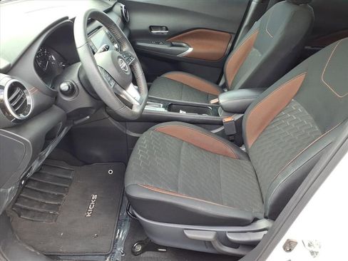 Used 2023 Nissan Kicks SR image 9