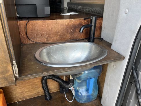 Used 2012 Chevrolet Express 1500 image 34