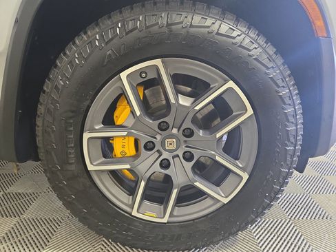 Used 2022 Rivian R1S Launch Edition image 11