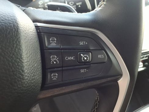 Used 2024 Jeep Grand Cherokee L Limited w/ Luxury Tech Group II image 10