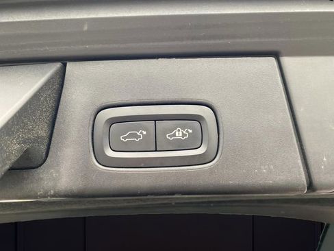 Used 2018 Volvo V90 T6 Cross Country w/ Protection Package image 17