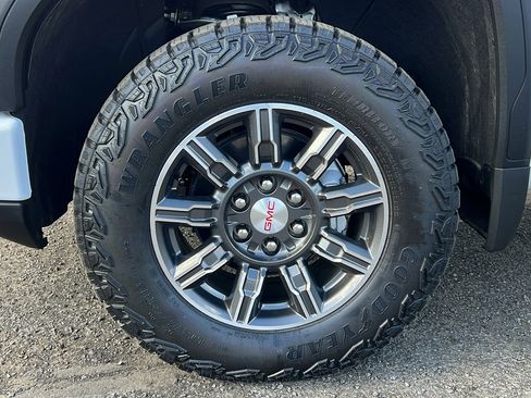 Used 2025 GMC Sierra 1500 AT4 AWD/4WD image 11