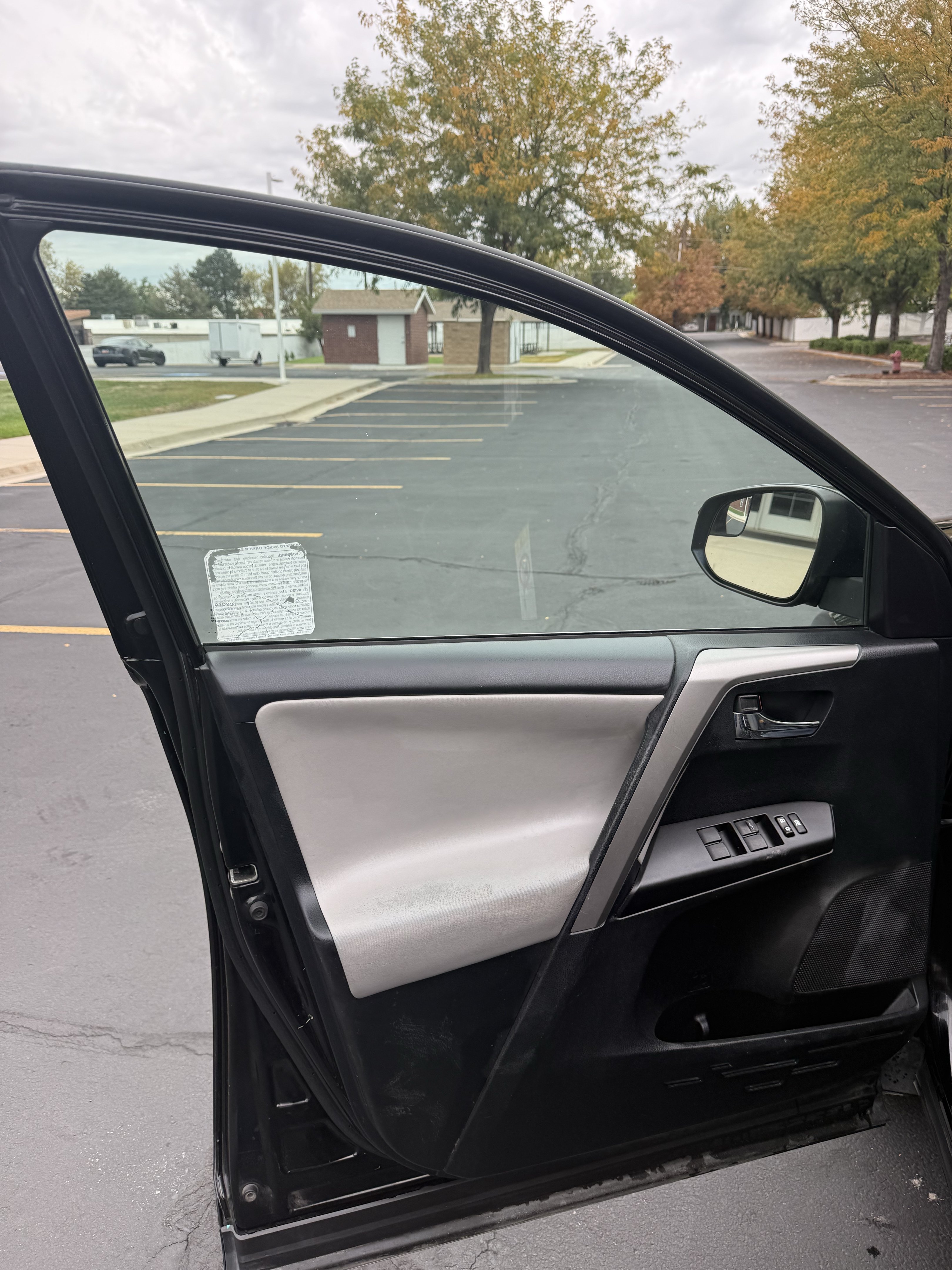 Used 2018 Toyota RAV4 XLE w/ Carpet Mat Package FWD image 18