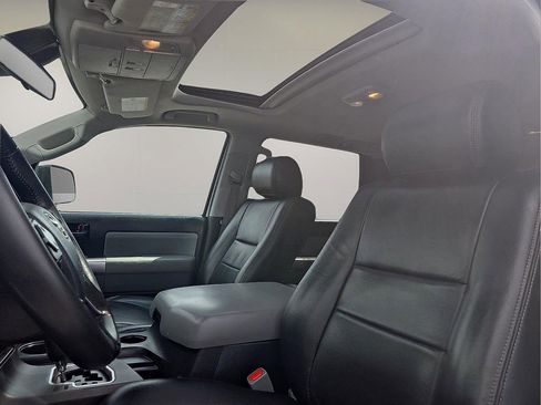 Used 2018 Toyota Sequoia SR5 image 15