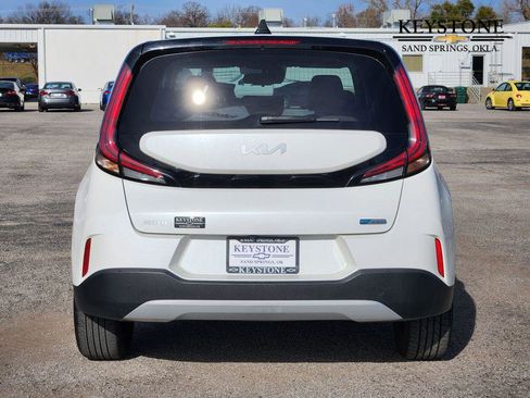 Used 2023 Kia Soul EX image 6