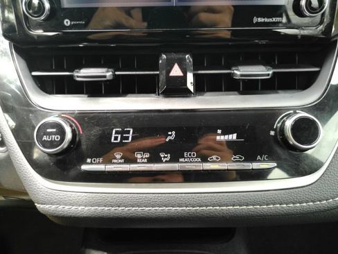 Used 2021 Toyota Corolla SE FWD image 43