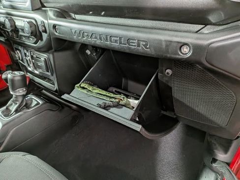 Used 2020 Jeep Wrangler Unlimited Sport image 32