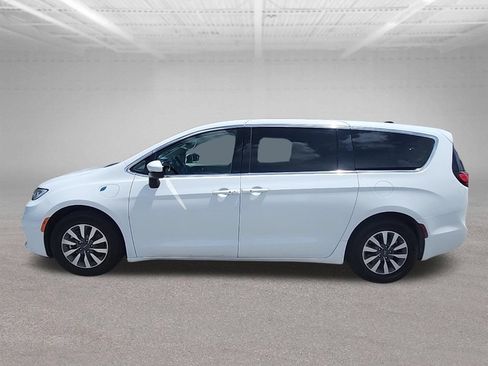 Used 2023 Chrysler Pacifica Touring-L FWD image 21