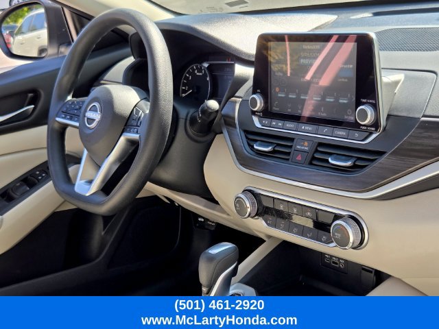 Used 2025 Nissan Altima 2.5 SV FWD image 17
