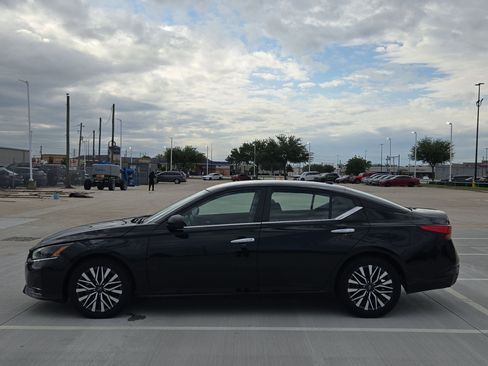 Used 2025 Nissan Altima 2.5 SV image 7