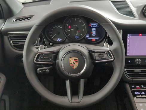 Used 2025 Porsche Macan image 20