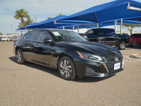 Used 2024 Nissan Altima 2.5 S FWD image 3