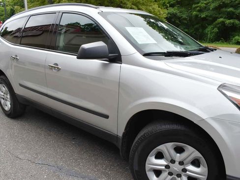Used 2017 Chevrolet Traverse LS FWD image 53