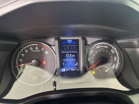 Used 2020 Toyota Tacoma SR AWD/4WD image 29