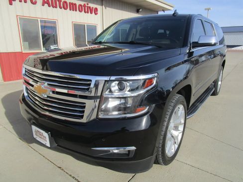Used 2017 Chevrolet Suburban Premier AWD/4WD image 3
