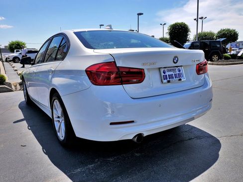 Used 2017 BMW 320i Sedan RWD image 5