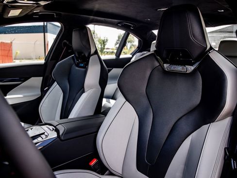New 2026 BMW M5 w/ Carbon Package AWD/4WD image 23
