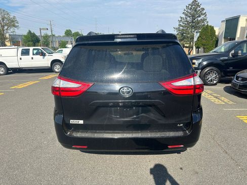 Used 2017 Toyota Sienna LE image 21