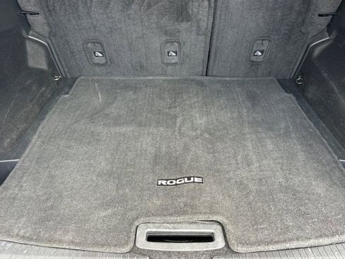 Used 2023 Nissan Rogue SV image 14