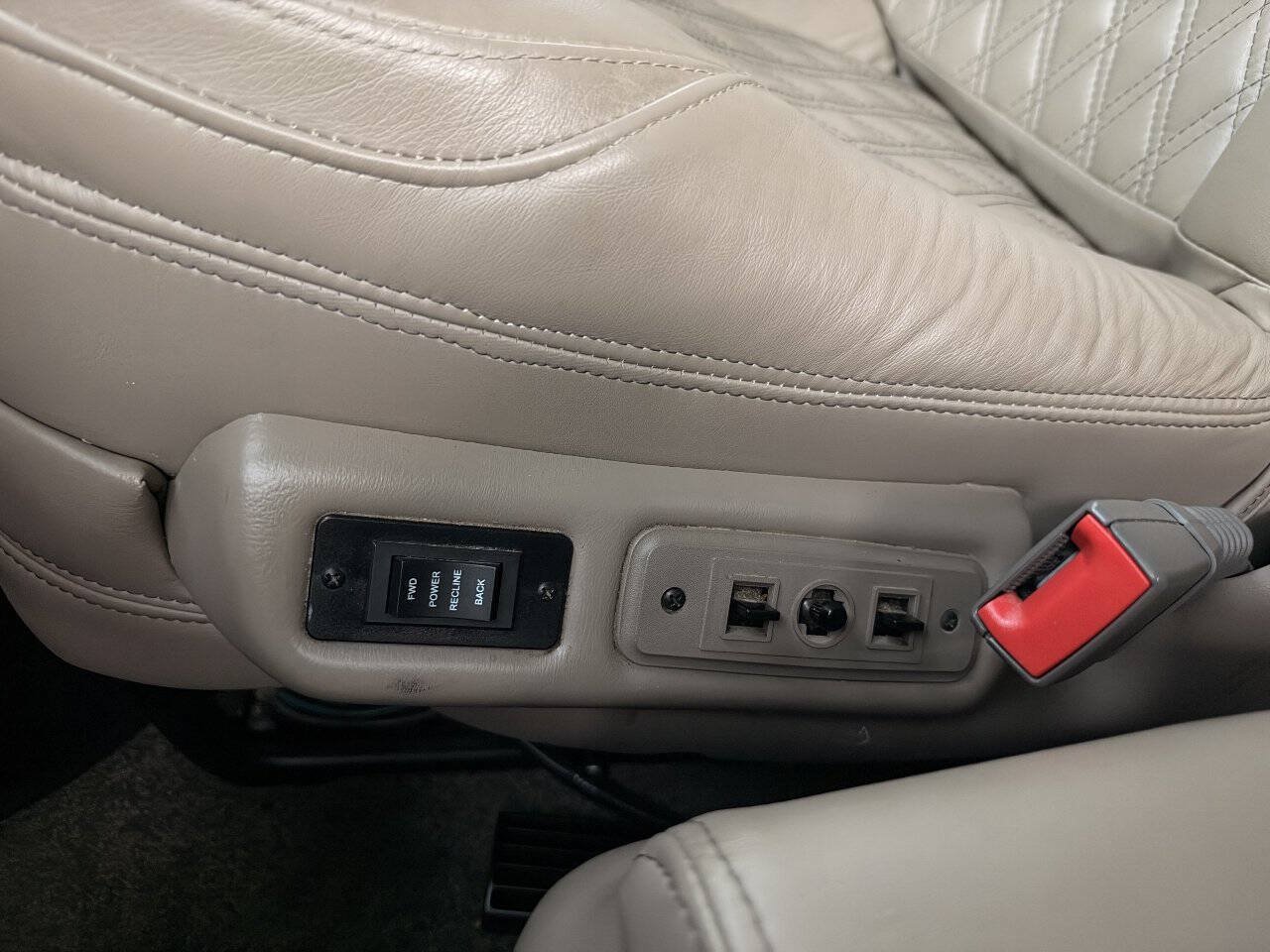 Used 2022 GMC Savana 2500 w/ Enhanced Convenience Package RWD image 32