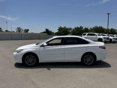 Used 2017 Toyota Camry SE w/ Moonroof Package FWD image 6