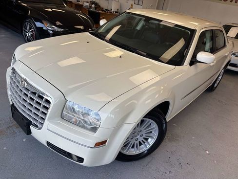Used 2009 Chrysler 300 Touring RWD image 6