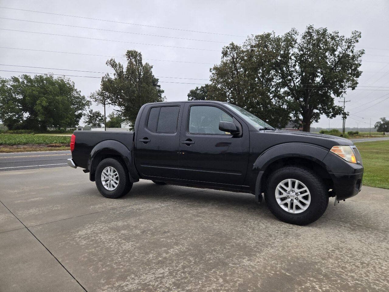Used 2014 Nissan Frontier SV w/ SV Value Truck Package AWD/4WD image 2