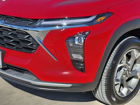 New 2026 Chevrolet Trax LT w/ Driver Confidence Package FWD image 7