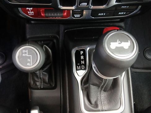 Used 2024 Jeep Wrangler Unlimited Rubicon w/ Capability Package image 17