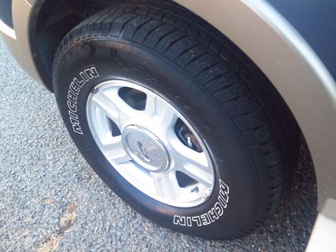 Used 2004 Ford Expedition Eddie Bauer image 32