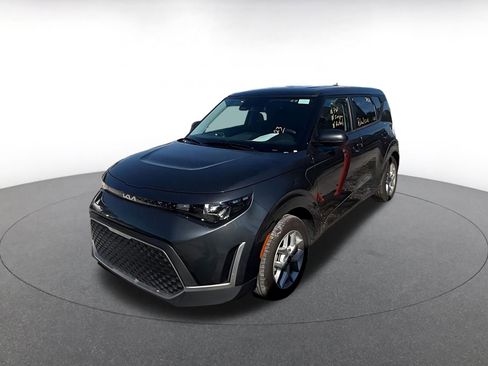 Used 2025 Kia Soul LX w/ LX Technology Package image 4