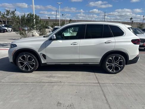 New 2026 BMW X5 xDrive40i w/ Premium Package AWD/4WD image 3