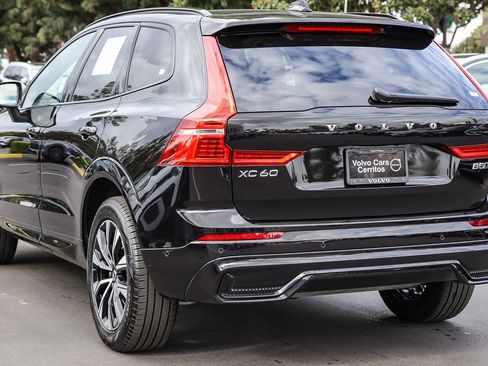 Used 2025 Volvo XC60 B5 Plus image 11