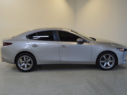Used 2024 MAZDA MAZDA3 s FWD image 2