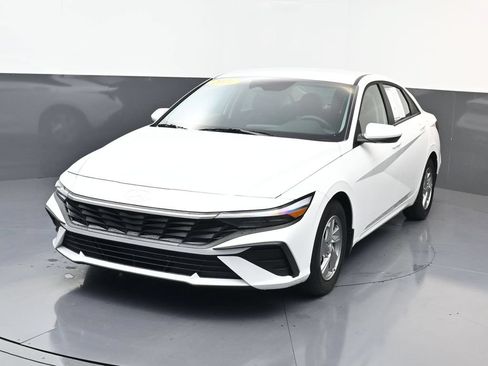 Certified 2026 Hyundai Elantra SE FWD image 8