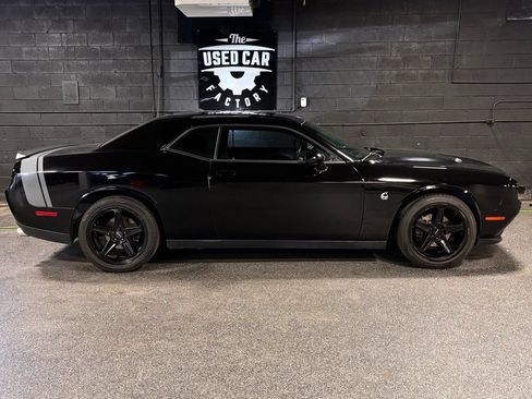 Used 2015 Dodge Challenger SXT RWD image 13
