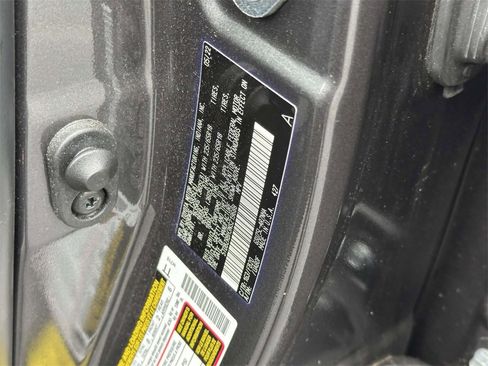 Used 2022 Toyota Highlander LE image 26