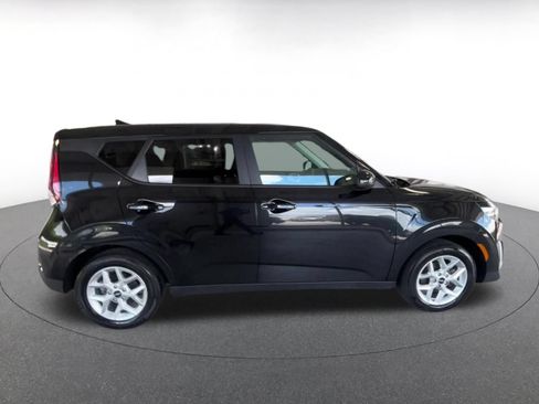 Used 2025 Kia Soul LX w/ LX Technology Package FWD image 15