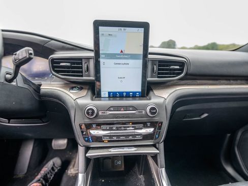 Used 2020 Ford Explorer Platinum w/ Premium Technology Package image 15