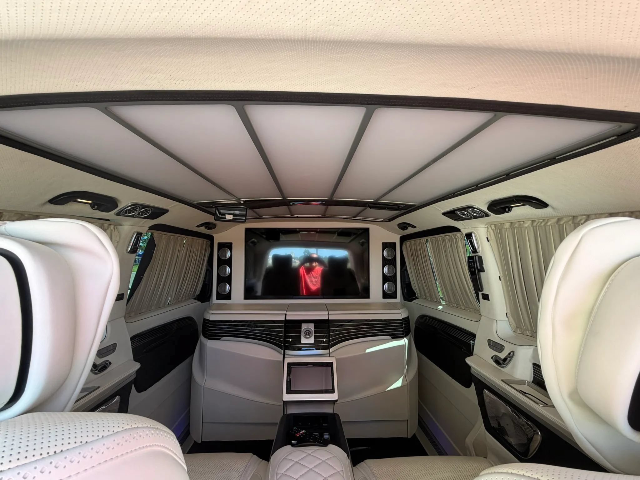 Used 2021 Mercedes-Benz Metris Passenger w/ Premium Safety Package image 22