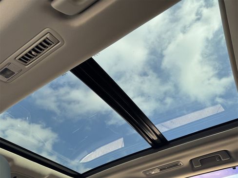 Used 2024 Toyota Highlander Platinum image 30