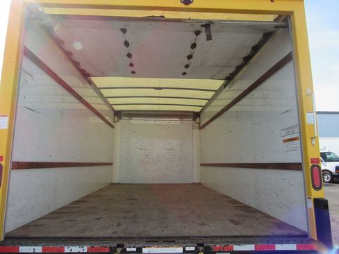 Used 2021 GMC Savana 3500 Extended w/ Power Convenience Package RWD image 17