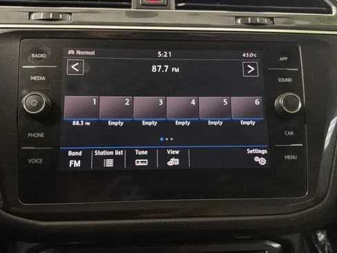 Used 2018 Volkswagen Tiguan SE w/ 3rd Row Seat Package AWD/4WD image 13