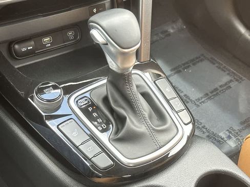 Used 2024 Kia Seltos EX FWD image 19