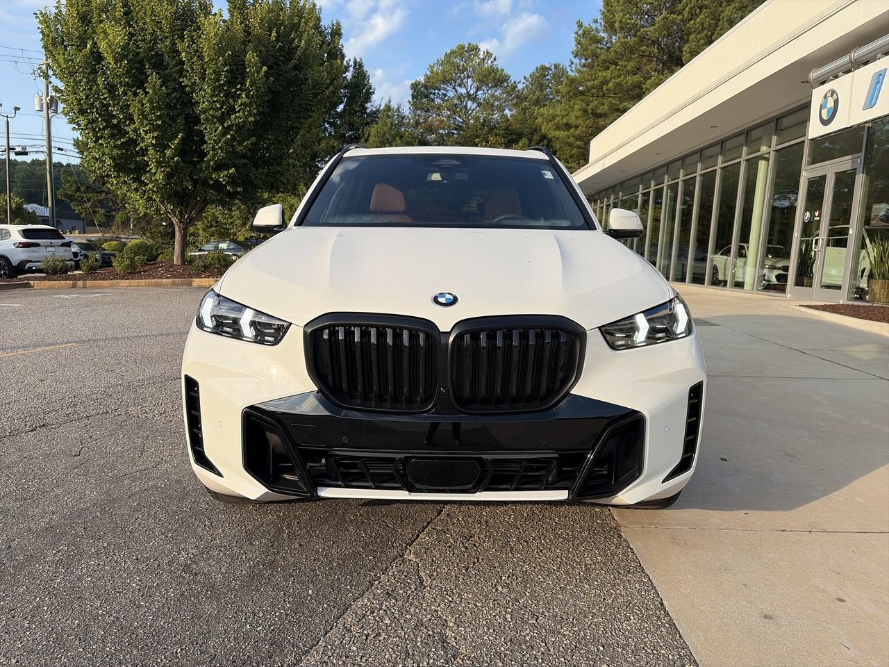 Used 2026 BMW X5 xDrive40i w/ M Sport Package AWD/4WD image 3