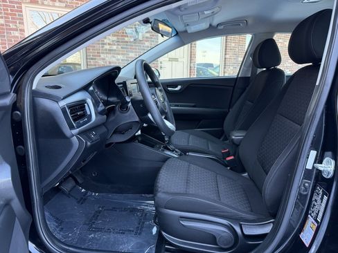 Used 2018 Kia Rio S image 9
