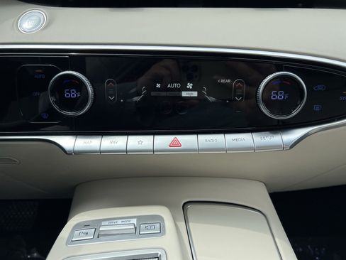 Used 2024 Genesis GV70 2.5T w/ Select Package AWD/4WD image 21