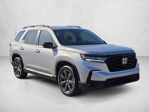 Used 2023 Honda Pilot Sport image 3