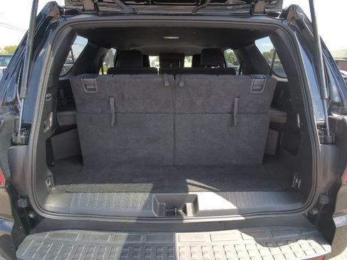 Used 2025 Toyota 4Runner SR5 AWD/4WD image 33